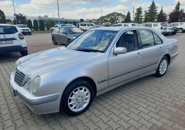 Mercedes-Benz Klasa E cena 9900 przebieg: 222000, rok produkcji 1999 z Leżajsk małe 232